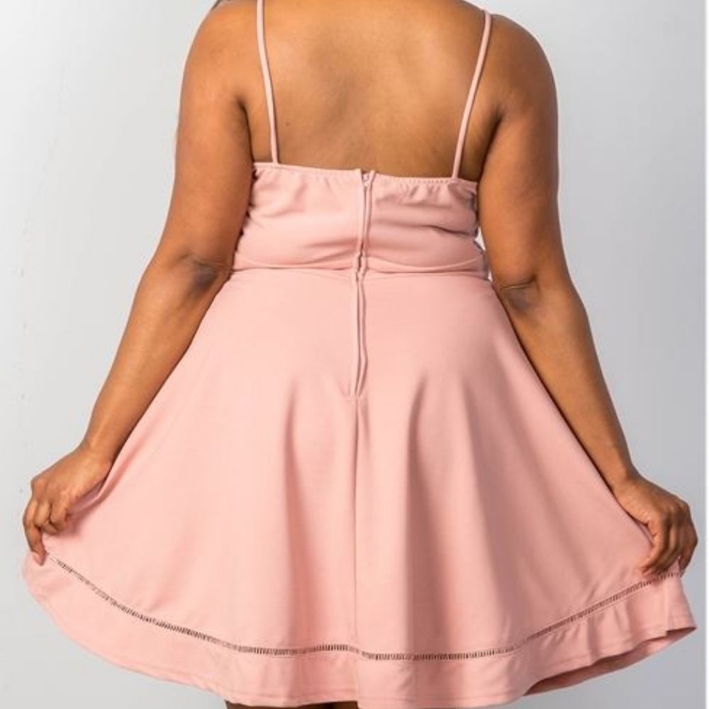 Stunning lace tie up PLUS size dress - Picture 5 of 7